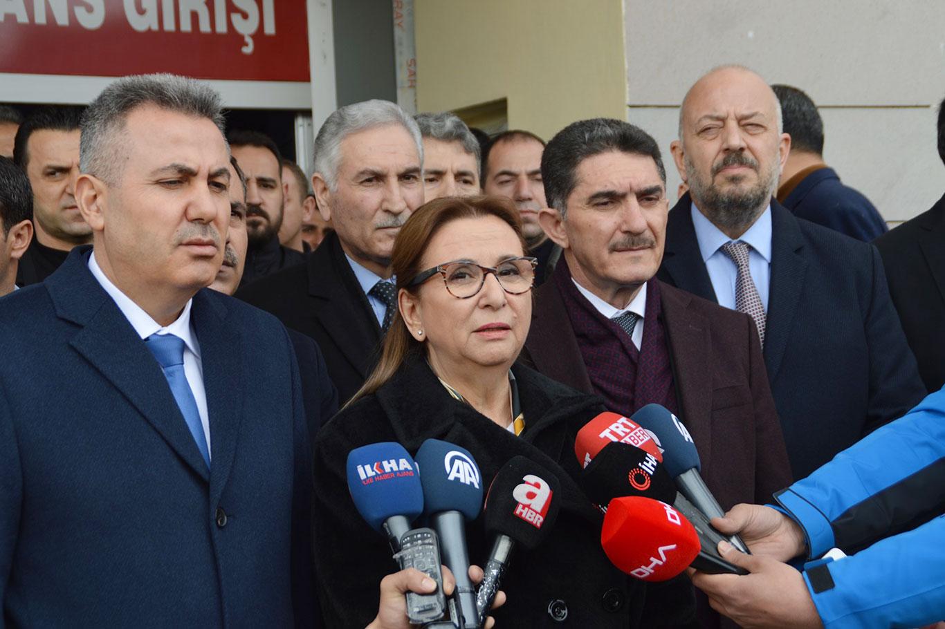 Bakan Pekcan'dan Gürbulak'taki saldırıyla ile ilgili açıklama Bakan Pekcan'dan Gürbulak'taki saldırıyla ile ilgili açıklama